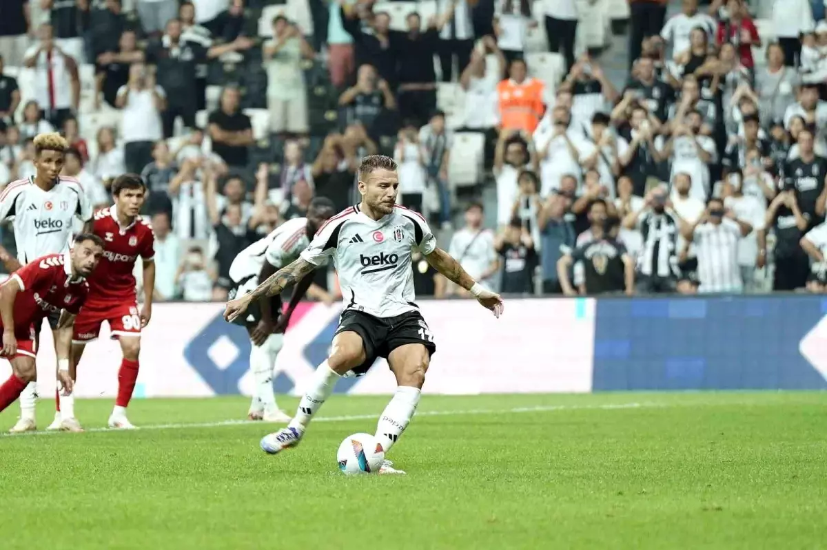 Beşiktaş’ın İtalyan santrforu Ciro Immobile, Sivasspor karşısında attığı golle Süper Lig’de çıktığı 3 maçta 3. golünü kaydetti.