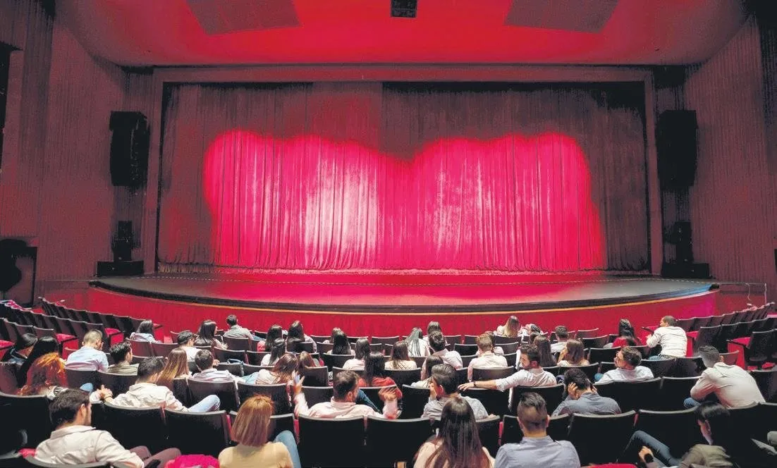 Perde, yıldızlarla açılıyor yeni oyunlar heyecanla bekleniyor