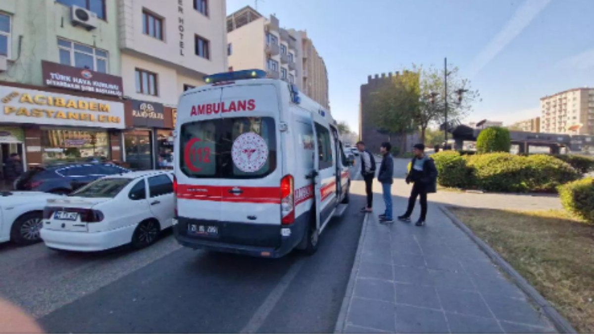 Diyarbakır’da mendil satan çocuğa sokak köpekleri saldırdı