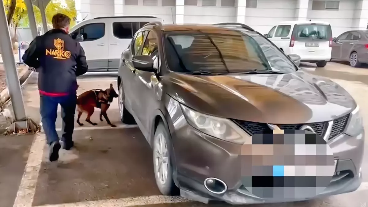 Mersin’de Lüks Araçta Uyuşturucu Operasyonu: 4 Kilo Metamfetamin Ele Geçirildi