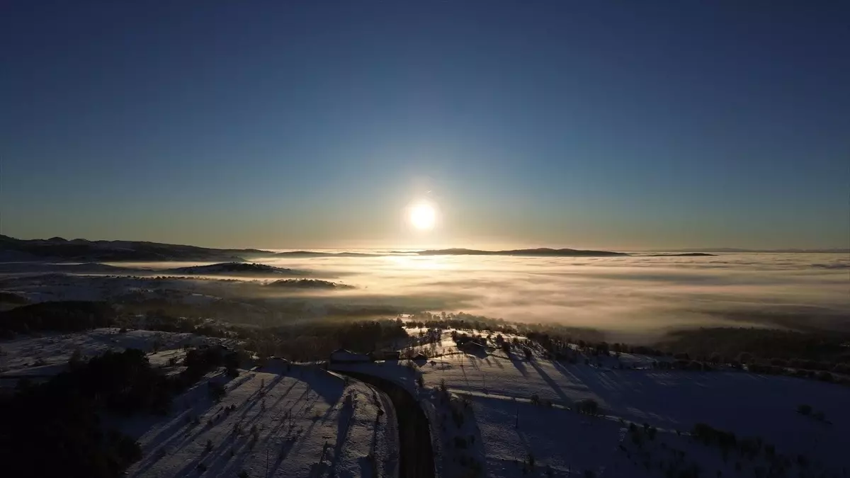Yaralıgöz Geçidi’nde Kar ve Sis Görüntülendi