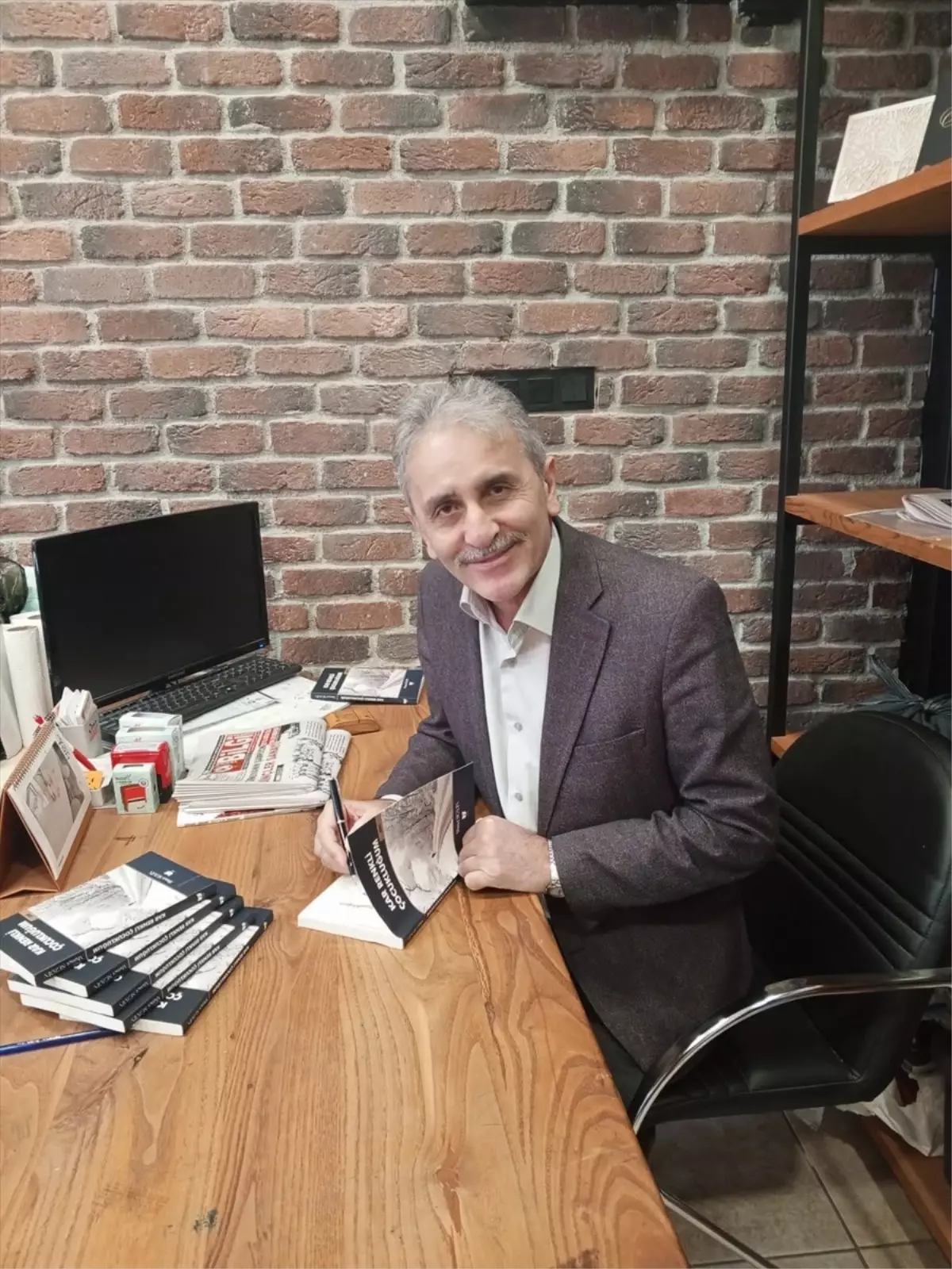 Ahmet Sezgin Yılın Yazarı Seçildi