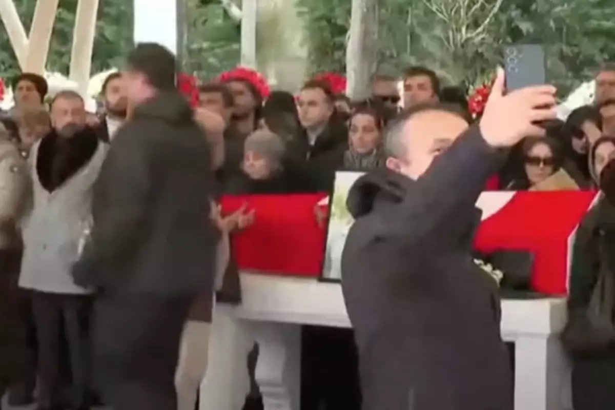 Ferdi Tayfur’un cenazesinde büyük saygısızlık