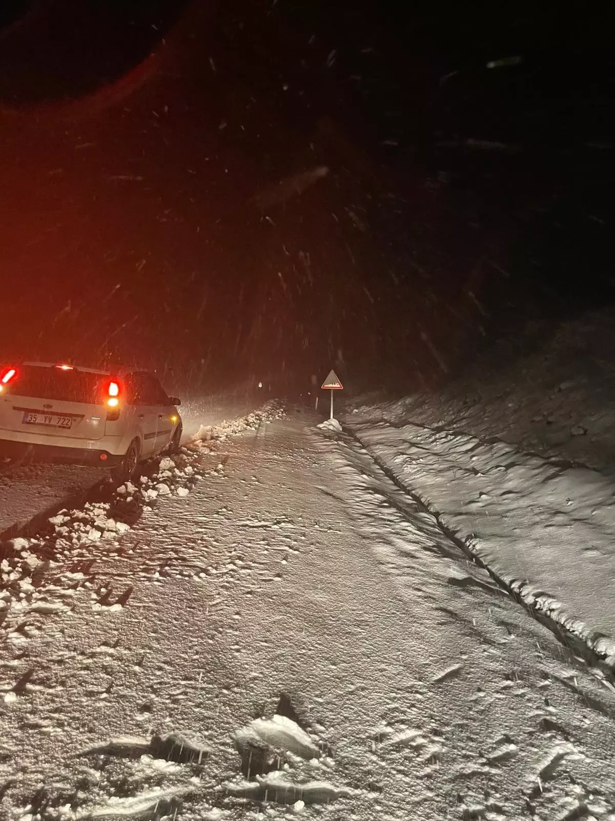 Çanakkale’de Kar Yağışı Nedeniyle 3 İlçede Taşımalı Eğitime Ara Verildi