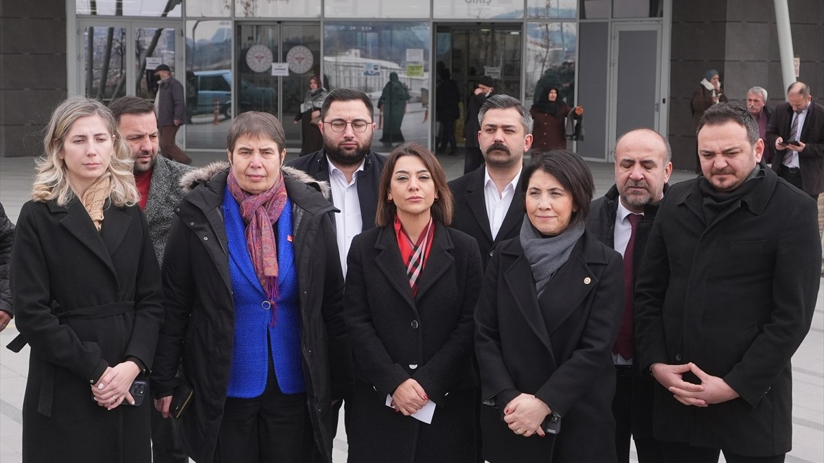 CHP heyeti, sahte içkiden zehirlenenleri ziyaret etti