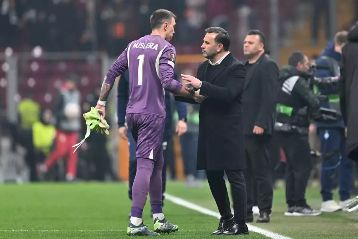Herkes aynı soruyu soruyor: Okan Buruk’un Muslera tercihi Galatasaray’ı karıştırdı