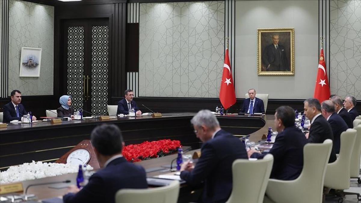 Emeklinin Gözü Beştepe’de: Bayram İkramiyesi Artacak mı? Kabine Toplantısında Kritik Gündem Maddeleri!