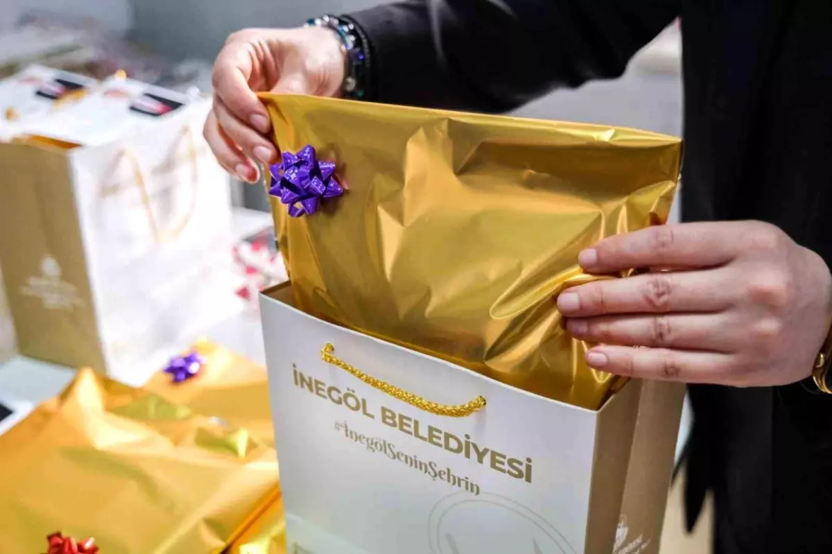 İnegöl Belediyesi’nden Yaşlılara Ramazan Bayramı Ziyareti