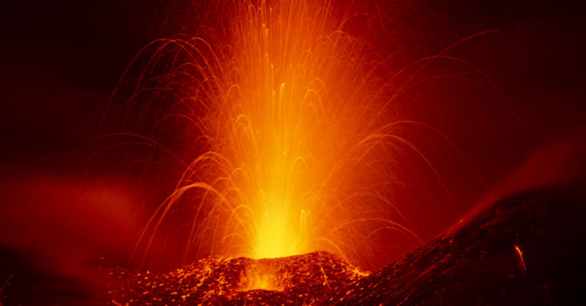 İtalya’da Etna Yanardağı kül ve lav püskürttü